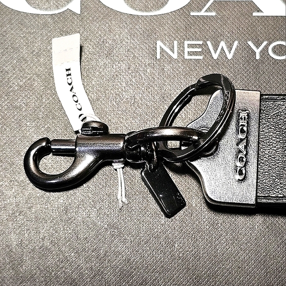(UNISEX) COACH LOOP KEY FOB IN SIGNATURE CANVAS (NWT) - Picture 4 of 7